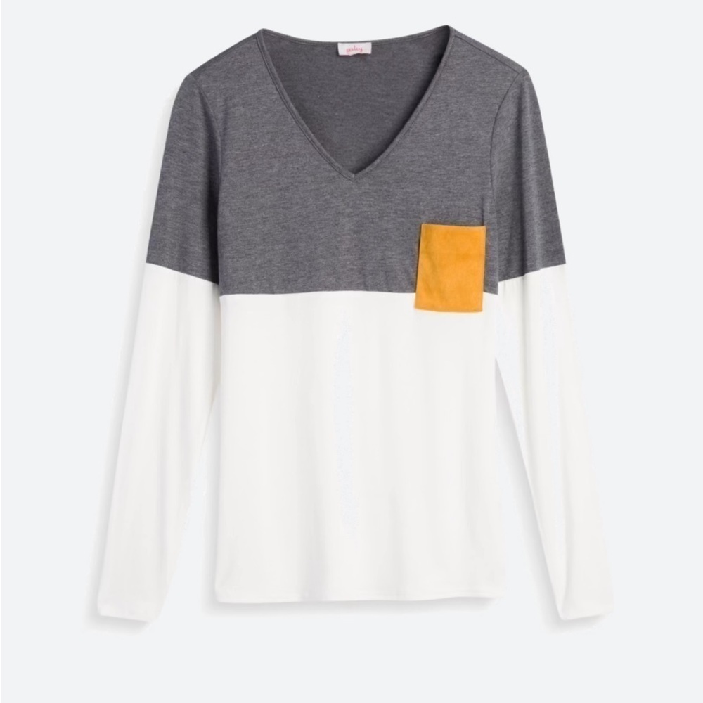 Pixley women’s long sleeve v-neck t-shirt with faux suede pocket.  Size XL